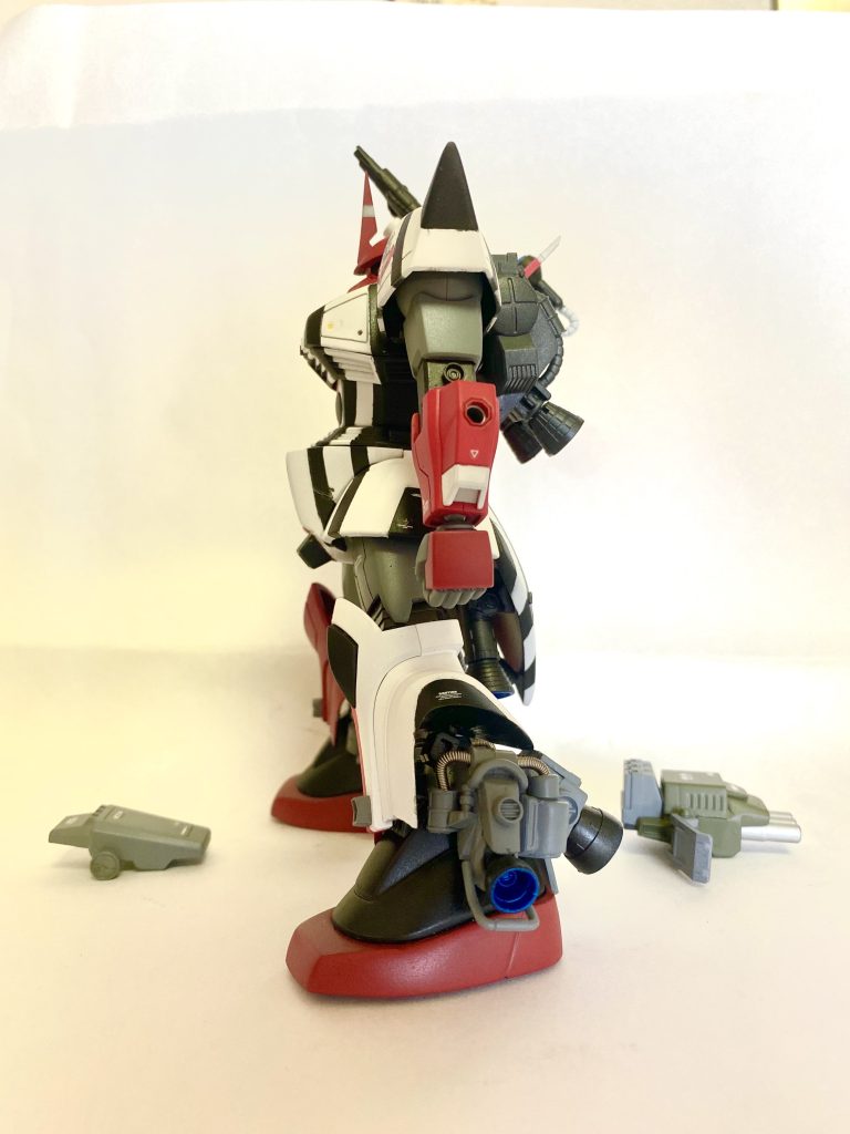 腰、バストはパテで大きくしました。