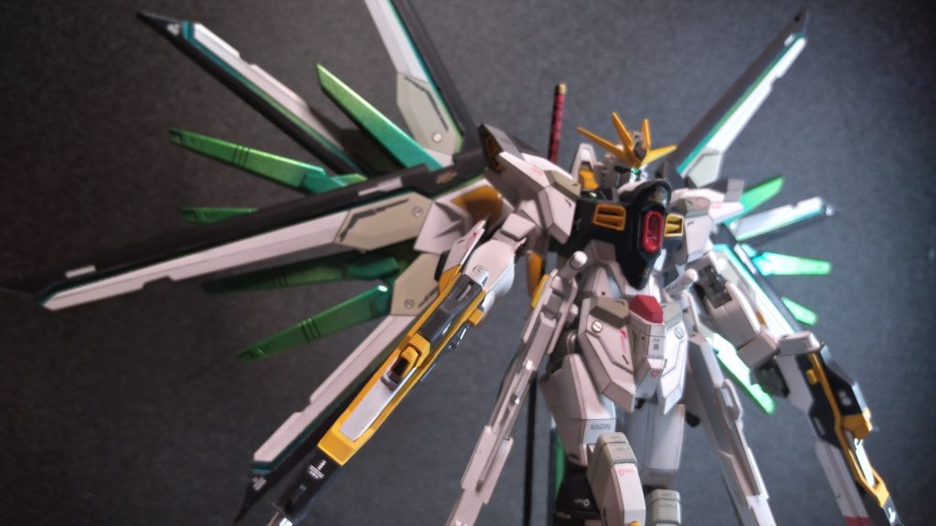 前からやってみたかった百番煎じくらいのνガンダムのカラーリング。やっぱ黒と黄色だけで何故かνガンダム感出るの面白いですね。