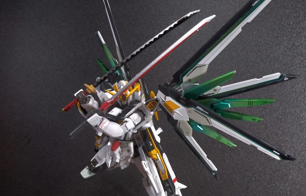 当時赤い剣にしたのでビームサーベルっぽくもってなんか気に入ってます。