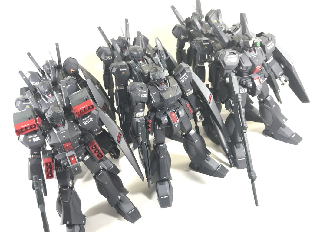 今まで投稿した他小隊、全機集合ショット。計9機のジェガン…  よく作ったな〜