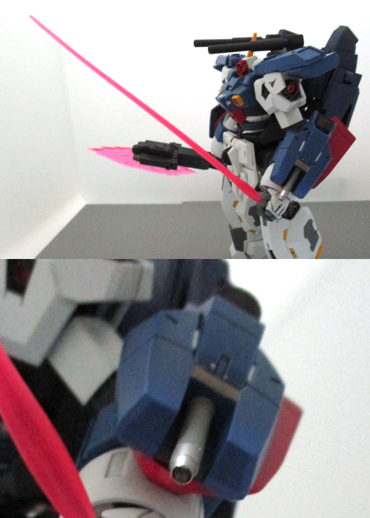 ビームサーベルは左右腕部のバインダーに１本ずつ格納。柄尻に砲口があり、格納状態ではビームガンとして使用可能。バーディングのフィストバルカンはそのままです。