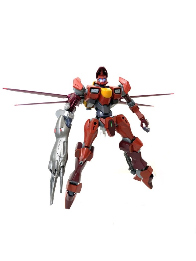 右腕を付け替え、変更しました。前より大きくなってパワーアップしています。