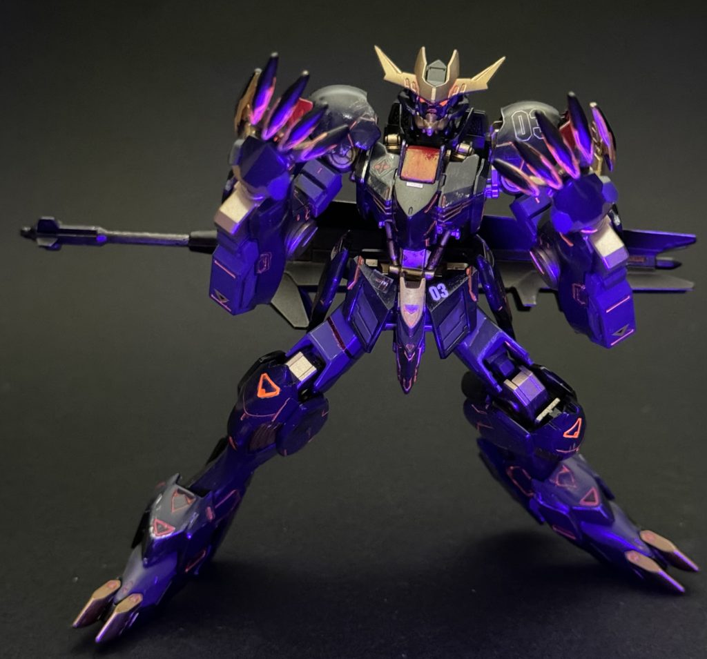 メイン写真の全体像です。UVライトで各所がメチャ光るので、変化があって楽しいです。