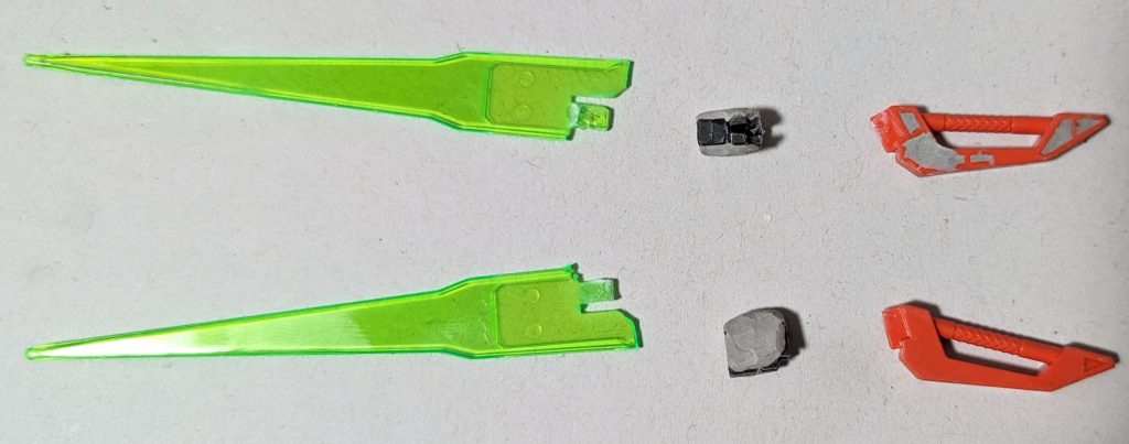 マイダスメッサーは、ジャンクとエポパテで基部を作り、ビーム刃はディランザの物を加工しました。