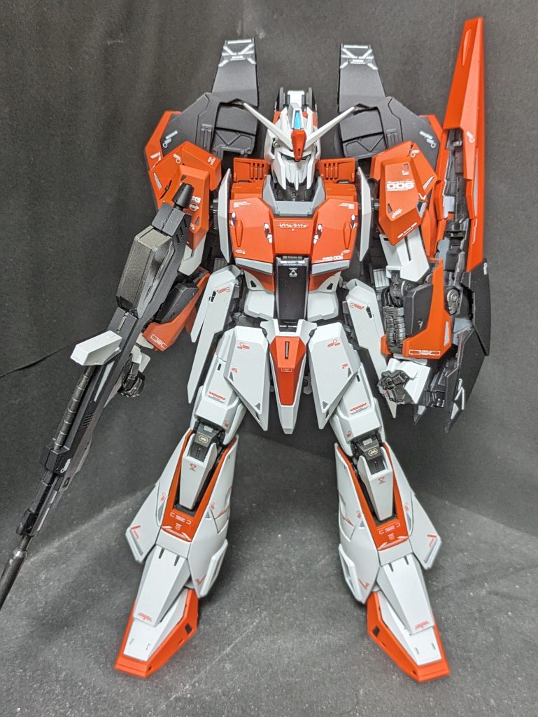 さすがカトキバージョンです。変形ギミックがあってもシッカリガッチリです。