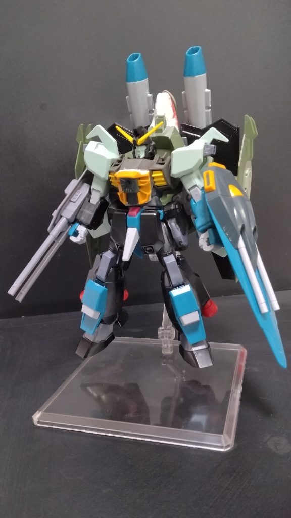 仮組みの時点でレイダーのアンテナだと変形時に干渉してしまうのでこのあと急遽カラミティのアンテナを加工してつけました。