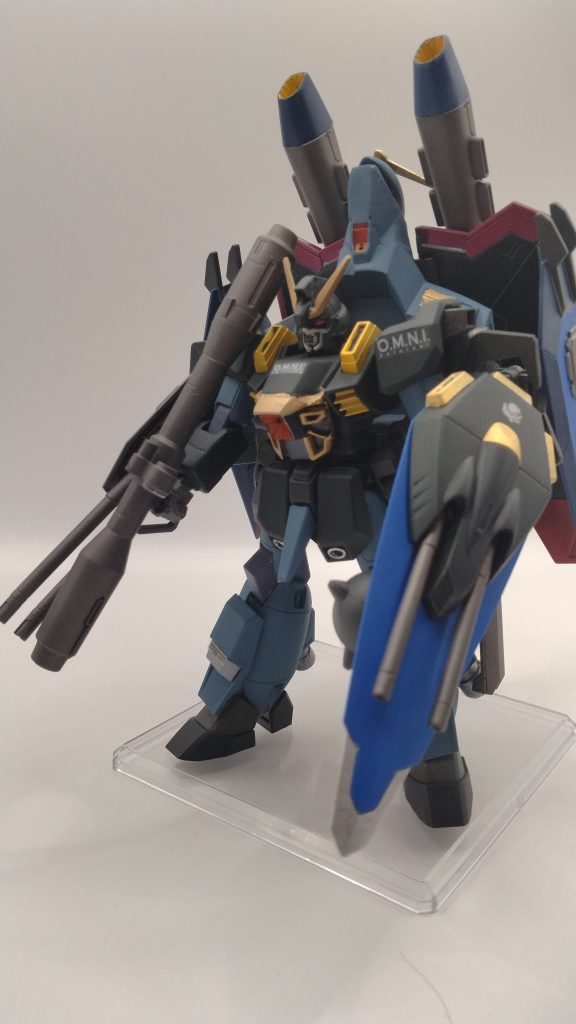 MS形態では、バズーカのトーデスブロック、右腕に搭載した2連装52ミリ超高初速防盾砲、左腕の115ミリ2連装衝角砲ケーファーツヴァイ、破砕球ミョルニル、顔にある100ミリエネルギー砲ツォーン、さらに胸部にある580ミリ複列位相エネルギー砲スキュラをメインに使用可能。