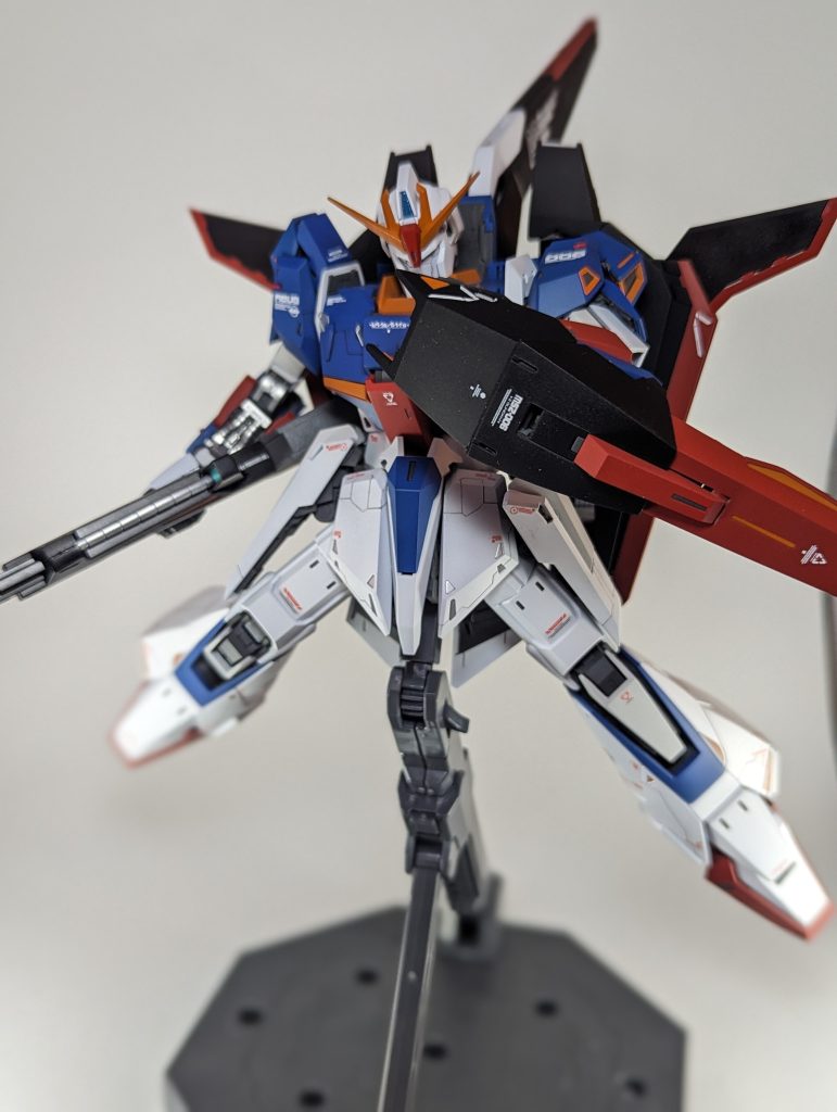 白の塗装には下地にダークグレイサフその上にパープルサフからの白を吹いています