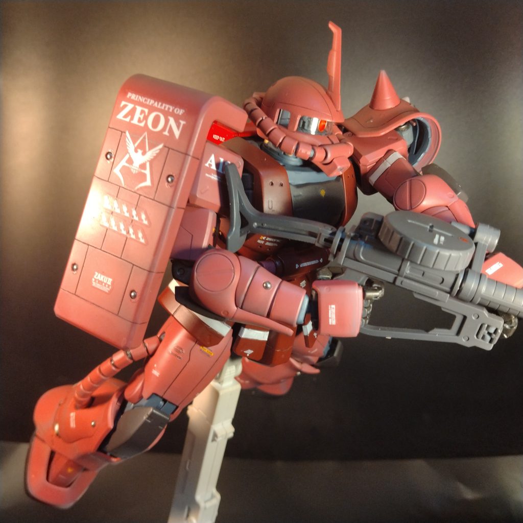 結局はガンダムとザク！そう思うんですよ！（笑）幼少期の思いに戻るんですよね！（笑）