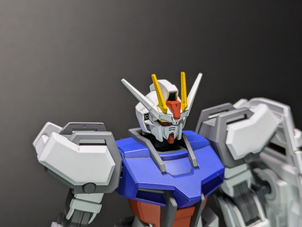 ↑の画像の向かって左側のアンテナを良く見て下さい。根元で折れてます(笑)普通に落としました(^ ^;) なんかもう諦めて、接着剤で雑にくっつけてます