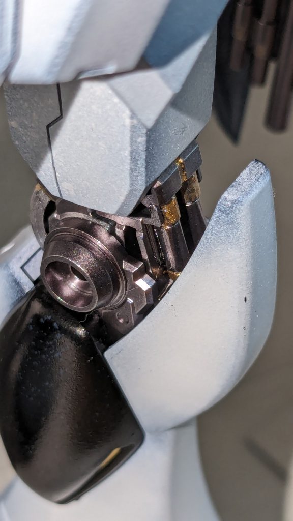 初めて部分塗装やってみましたスラスターも塗ってみました（はみ出しまくり） 