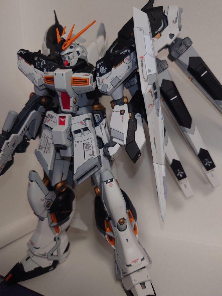 RG Hi-νガンダム–4枚目/制作者：@TOMOZO0525