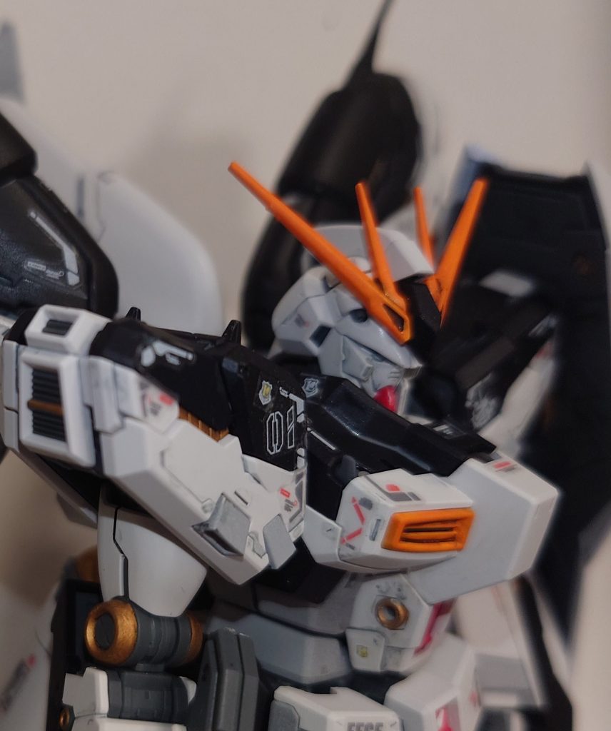 RG Hi-νガンダム–2枚目/制作者：@TOMOZO0525