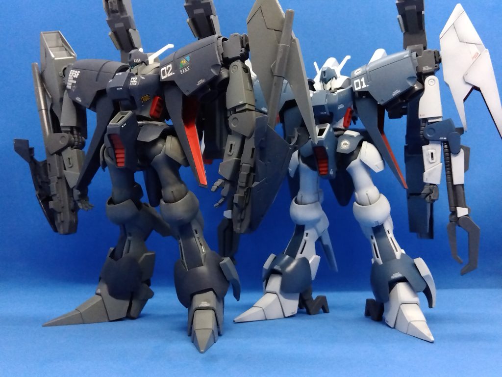 と言うことで同時に仕上げた成型色活かしのものと並べて。こちらもウォッシングでよりグレーを濃くしています。