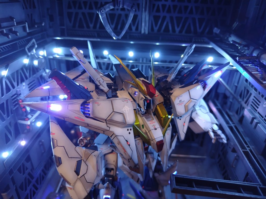 ほぼ全体が光るようにしています。