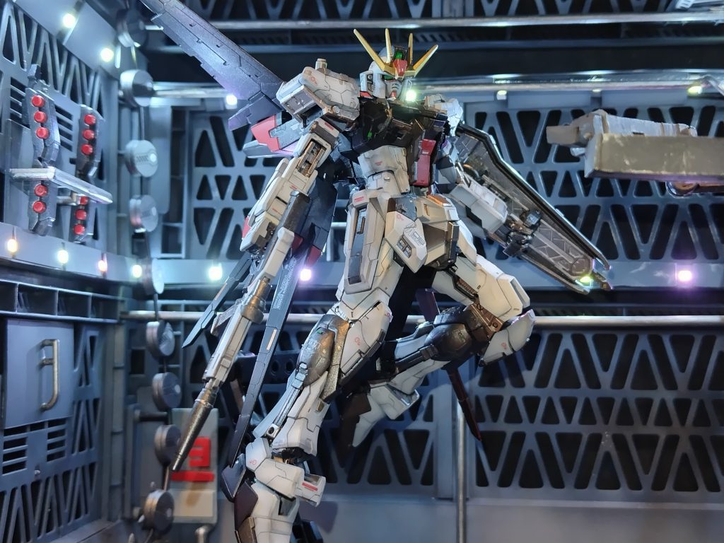 ほぼ見えないが、内部フレーム塗装をしています。ガンメタ　ジュラルミンシルバー　カッパーアドバンスドジョイントはプライマーで下地塗装をしています。