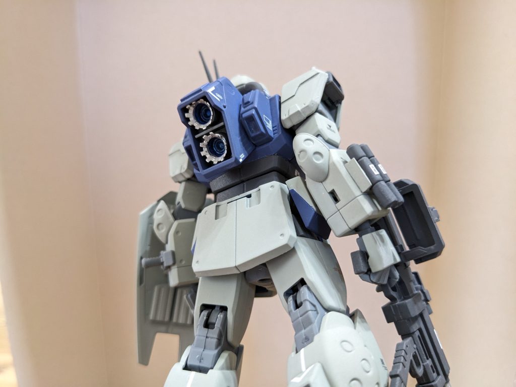 ビームサーベルはスパルタンぽく、バーニアはパーツを追加、シールドは半分カットして、接続部分を追加