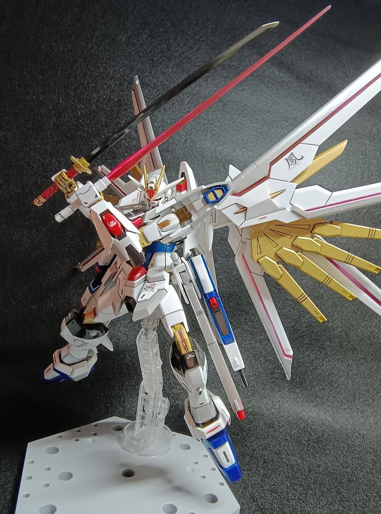 ビームシールドなし。膝の関節部分にメタリックシールの余白貼ってみました。幅ピッタリでした!