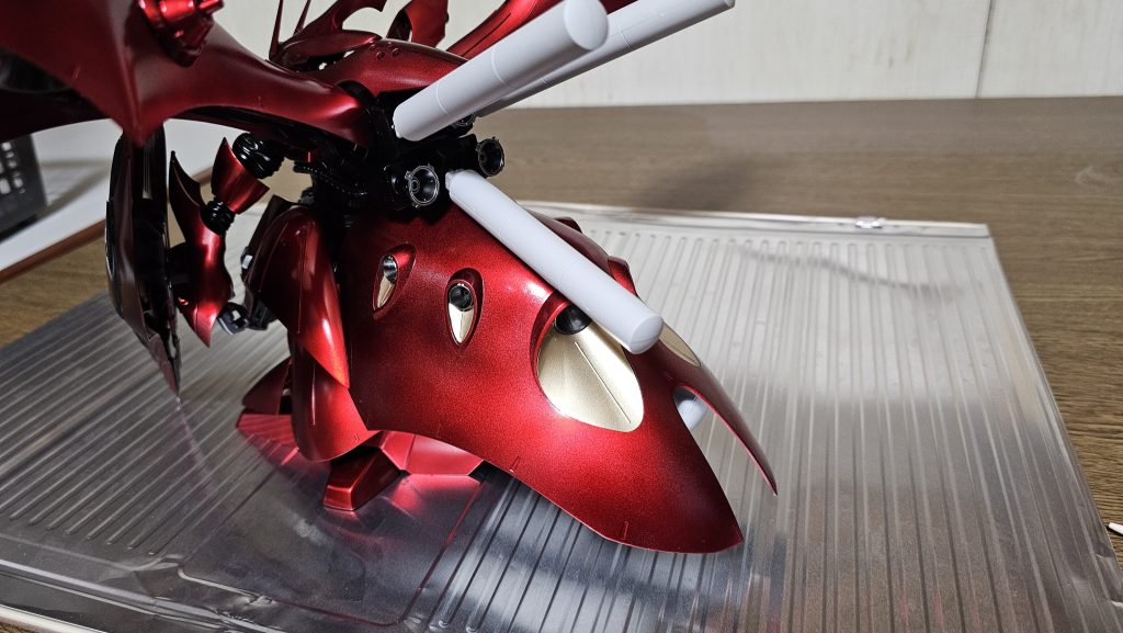 お尻のスラスター付近はEXゴールド。りんg···少し白っぽい感じになりました。