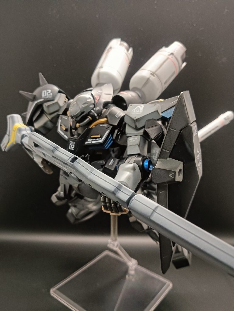 武器はMGサザビーvar.kaのライフルが丁度持てたので、これにしてみましたHGなのにサイズ感が丁度いいとは、どんだけデカいモビルスーツなんだ😱