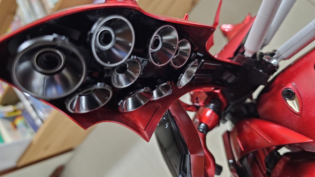 噴射孔はプレミアムメッキシルバーを2回吹き。こちらは比較的きれいにいけたかと。割りと1回吹きでも下地の黒が見える鈍鉄のような色合いなってよい感じでした。