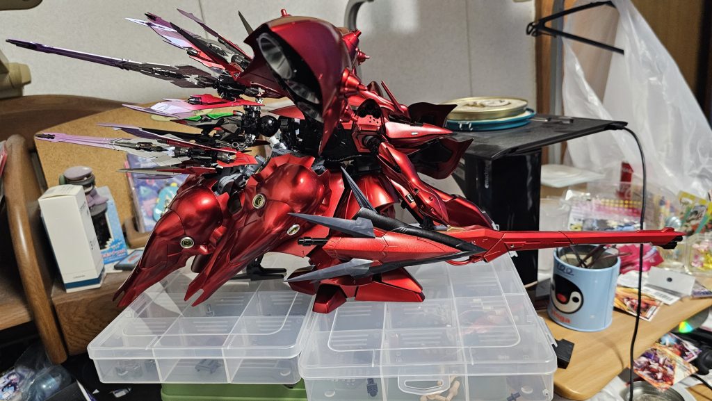 バインダーがゆるゆるズルズル引きずる形でちょっとだらしないwロングライフルの後方にラケルタサーベルが付いていてフェダライのような高リーチの槍としても使えるようなイメージでした。