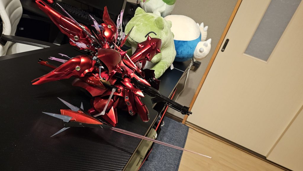 サブシールドは下部の羽が展開可能でライフリのものみたく自立飛行します（設定）。先端にはビームキャノン（通称ラケルタ砲）を搭載。※通称ラケルタ砲（PGストフリのシュペールラケルタビーム菜bas···サーベル）