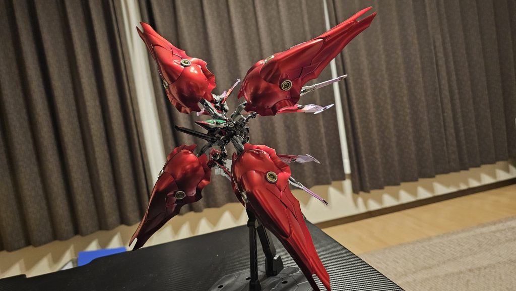 機体名のイクソラSKは花のサンタンカから取っています。4~5枚の花弁を持つ花で英名はIxora、まんまですwSKはサンタンカの品種の1つ『スーパーキング』からです。見た目が似てるので名前に採用しました。ギリシャ語にしたかったのですがその場合5枚花弁のペンタサしかなかったため断念しましたw