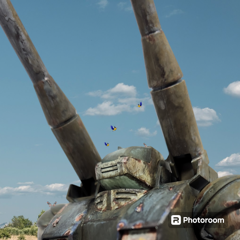 小鳥とガンタンク。何気に好きな構図w 自小説にて鉄錆団所長とケイトの会話 「いきなり2機掘り出すやなんてなー。仕事速いで」「まーなー」あたりは付けたてしな。「で?これはキャタピラ?戦車タイプなんかいな?」「長距離後方支援用の機体。脚部がキャタピラだから踏破性能が高く既存の機体には出せない走行性能と燃費の良さ、整備性と量産性に優れた機体………なんだが」「反面、立体的な動きやブースターを使った高速戦闘には向いとらへんっちゅう訳やな?拠点防衛に特化しとんな。んでこっちは?」「中・遠距離支援用だな。両肩の2門のキャノンでの支援と装甲厚を利用した近・中距離の格闘戦もできる」「欠点は近距離で戦うには重すぎるっちゅう事か。ええなコレ。ワイが使うわ」 登場こんだけの為に作ったガンタンクだったり。所長がガンキャノンに乗ってるのは、このシーンでケイトから買い取ったからです。