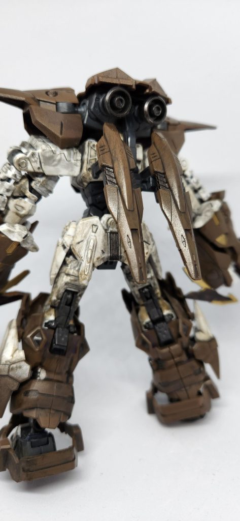 コレが目分量か測るかしてちっちゃいとこにクルンとしなきゃなんで、長さ間違えると直ぐ抜けたりガリガリしそうになったり(変形時に余裕は結構有りますが)ちょっと小学生にはメンドイ部分かな?