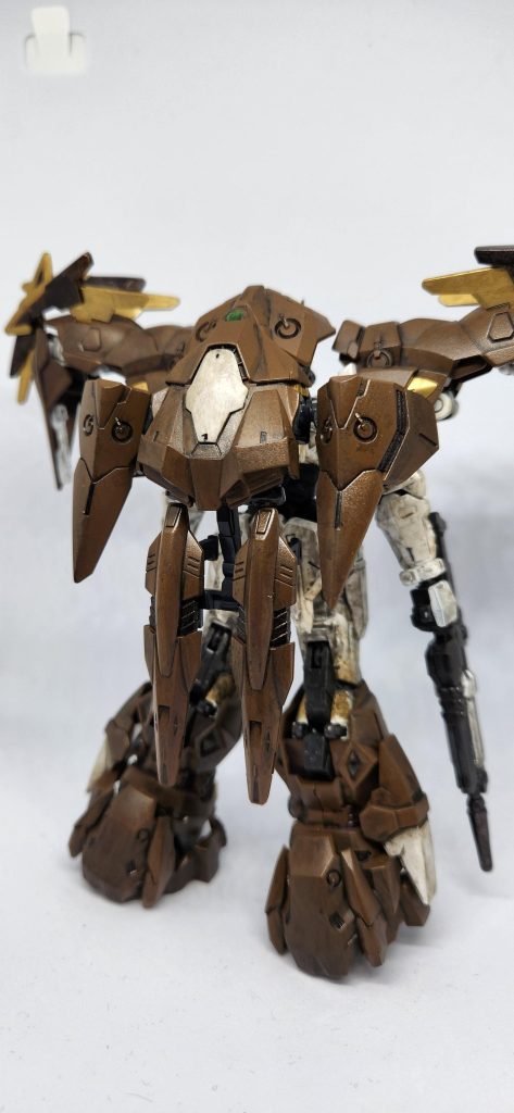 機体名アスクレプオス……何でこんなのが埋まってんだか。とは言え完品ではなく、バラバラに埋まってたし予備パーツも無いから、決戦までに用意しなきゃならねえんだよな。「予備が無いから作んなきゃなんねえ。中佐、自腹切って、ついでに被弾ゼロを目指してね?」「うぐっ……」頑張ってお支払ください。