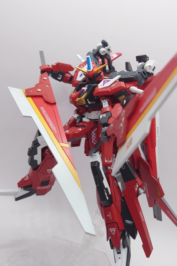 大型ウィングを取り外し、変形させることで大型大剣になります。