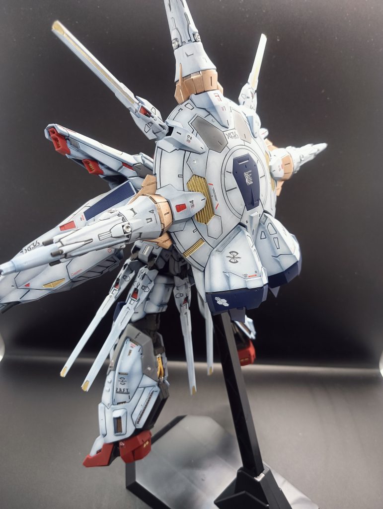 ドラグーンのディテールがかなり細かいので、墨入れが大変でした(gundam-kao10)