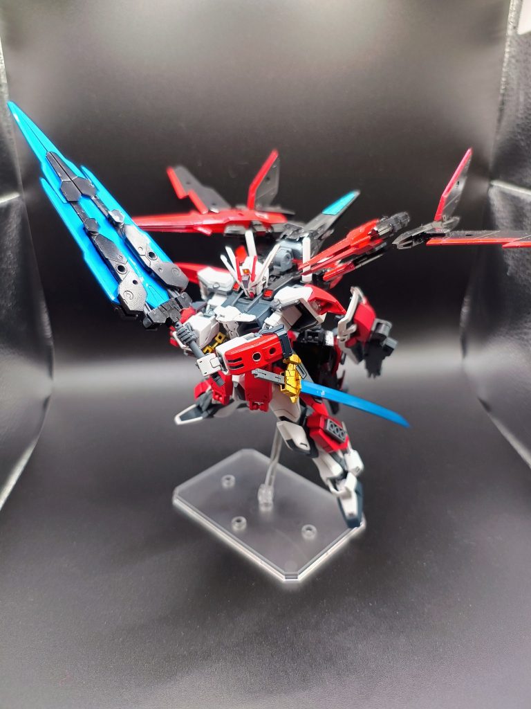 剣パーツは30MMのエネルギー武装セットなんで合体も可能です。また、武装はバックパックで保持可能です