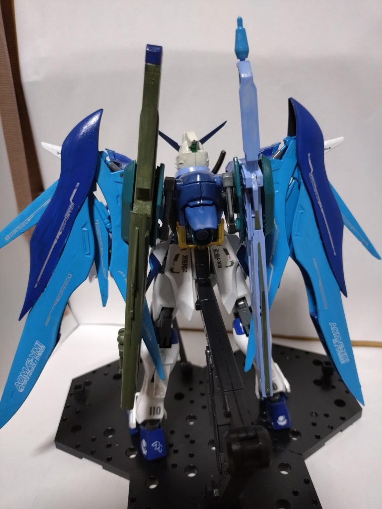 完成した物は、ディスプレイケースに入れて飾ってるので、なかなか後ろから見る機会がありません。