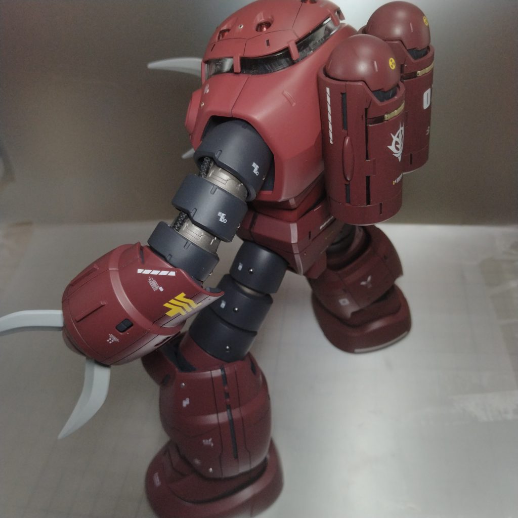 ワンパターンですが、いつもと同じく、スジ彫りちょこちょこ入れてのディテールアップです！