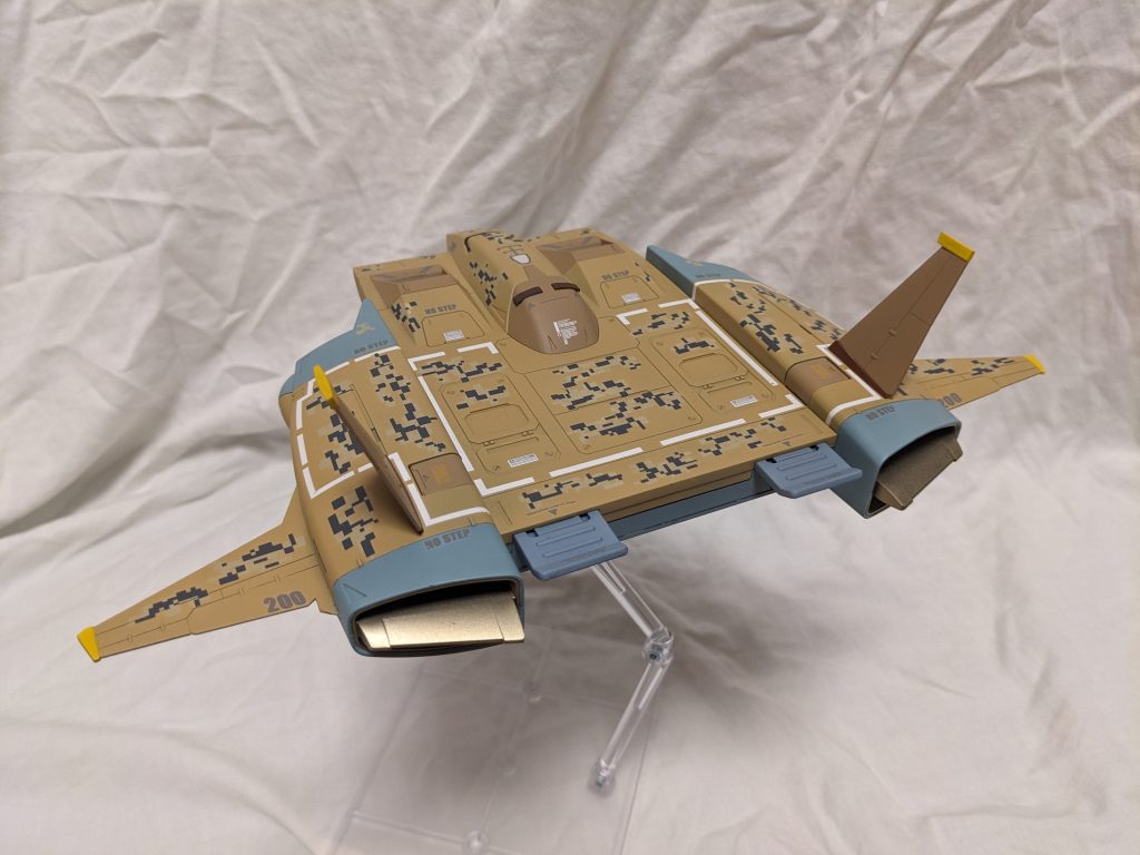 キット付属のデカールで、カラバやエユーゴのロゴがあったのですが、ジムと時代が合わないのでラインデカールやナンバーのみ使用