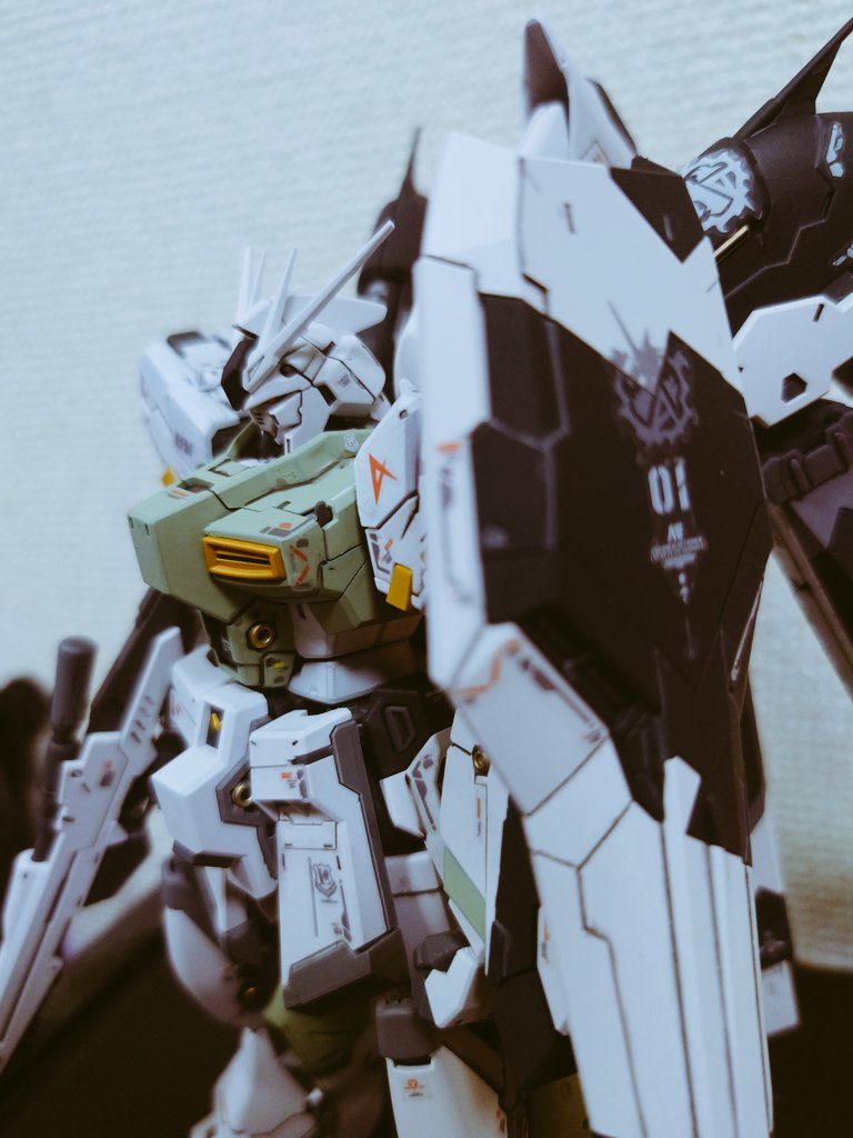 RG Hi-νガンダム隊–5枚目/制作者：@TOMOZO0525