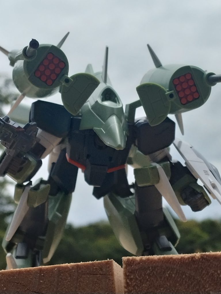 空中からのミサイルやビームの雨が待ってるな! 