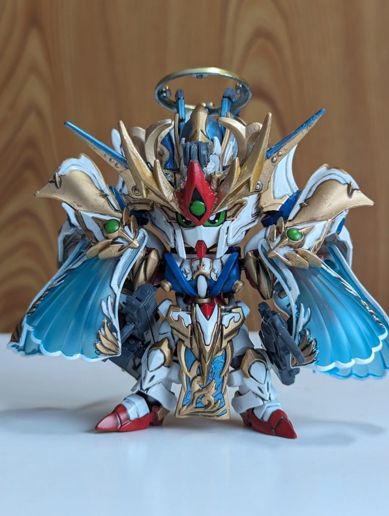 元は顔・武者ゴッド丸 上半身と肩と羽・旧シャイニングガンダム 下半身・頑駄無阿修羅王 足・武者ローズ 兜・輝龍頑駄無 角・武者ローズとテトラ頑駄無 左右の手甲 轟天頑駄無の烈光頑駄無用。色はベーシックなガンダムカラーで構成されてました。