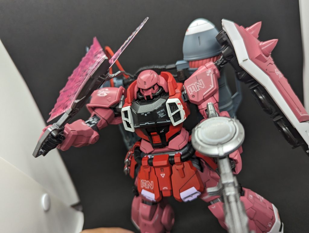 左手にビーム突撃銃、右手にビームトマホークを構えてキメseedシリーズは武装が多くて組みがいがあります