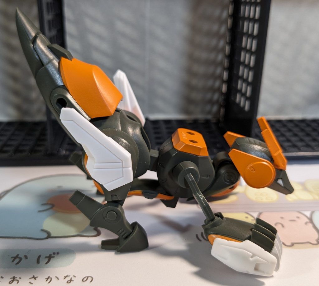 同じモビリティジョイントのキャリバーンガンダムのEXパーツを嵌めています