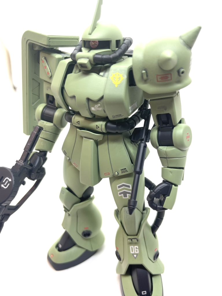 いつもの缶スプレーです！ザクの色が悩みましたが缶スプレーの私に選択肢などありませんでした笑 