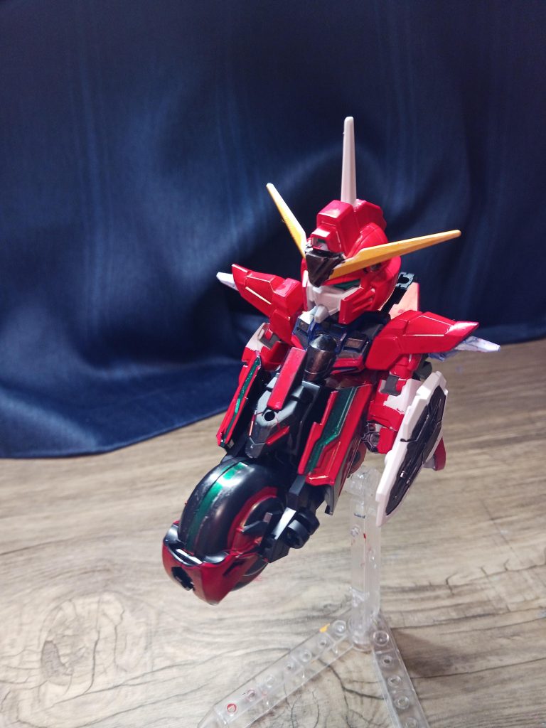 今回のトリニティバイクは設定では、イモジャの移動用モビルアーマーとして作られていて、インジャカラーなのは、アスランの要望でこのカラーになっています。