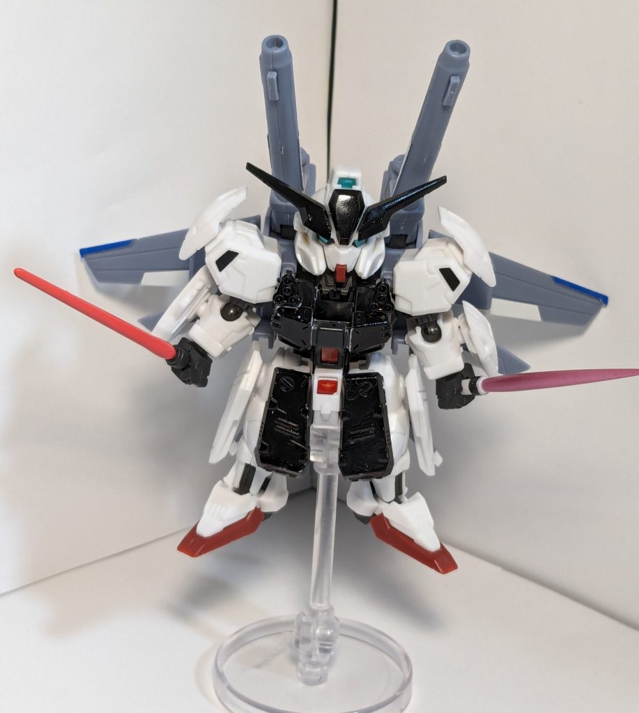 νガンダムのHWS装備のアーマーを黒にして取り付けました。キャリバーンは重厚感を増すと騎士ぽくなって楽しいです