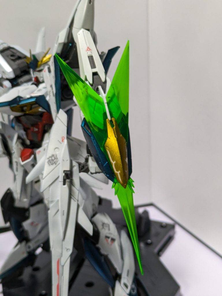 展開してビームシールドとビームソードとしても使えるそうです。ちょっとカッコイイですｗ