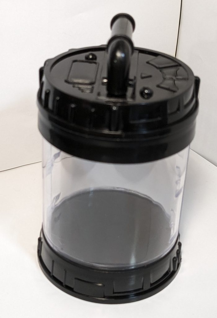 100均のケースに、下敷きでよく使うやつを切り抜いてます