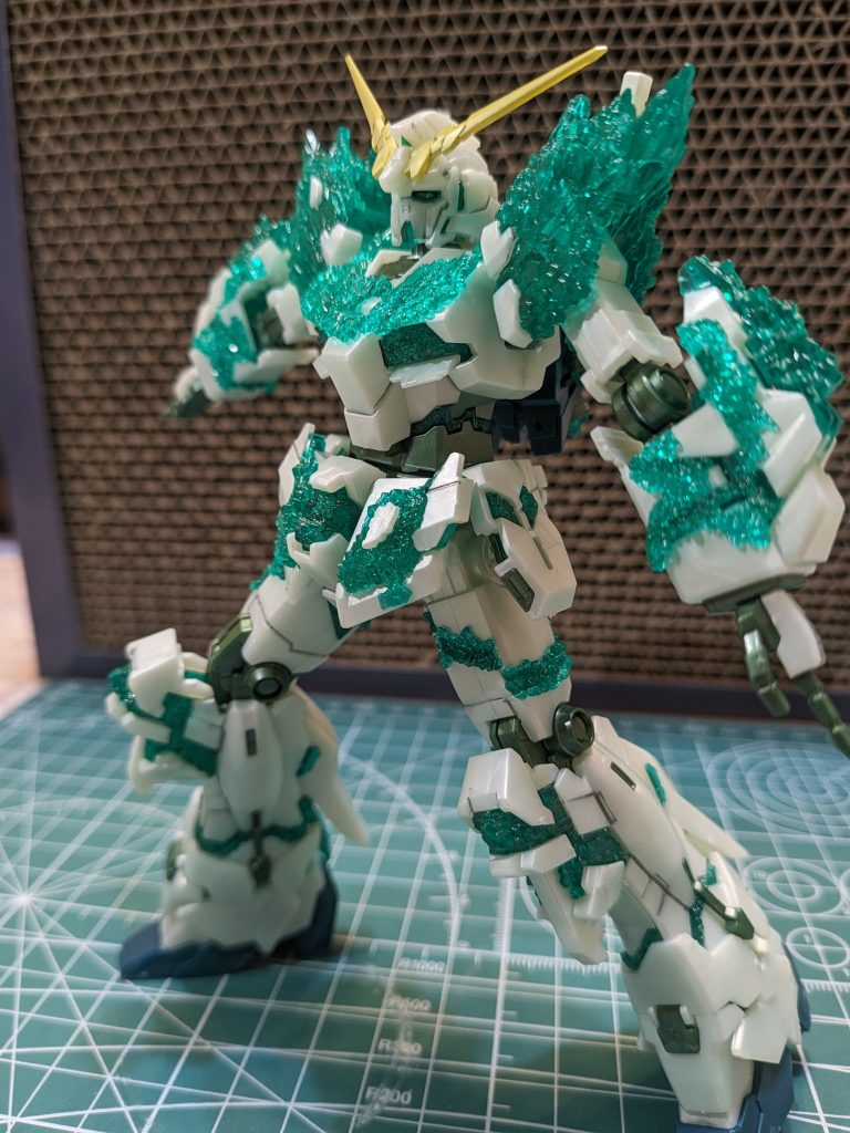 武器がないからどんなポーズにするか悩みます。。