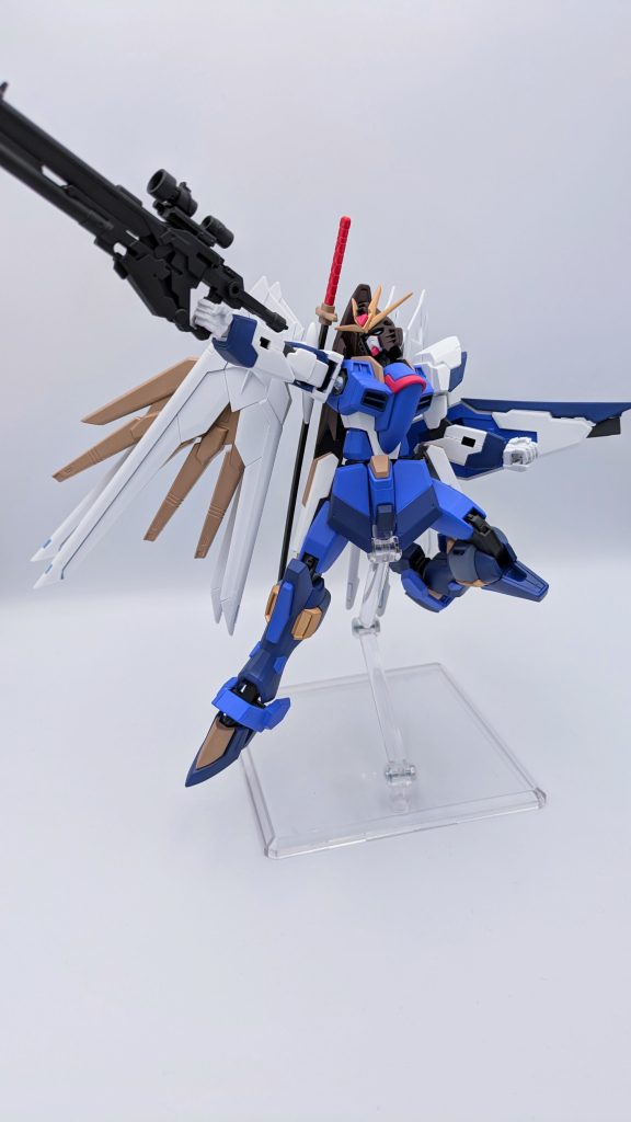 ライフル、シールドを装備して。一応用意した武装です。ビームライフルはシナンジュ、シールドはインフィニットジャスティスのものです。