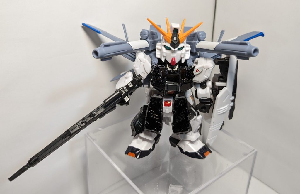 武器はサザビーのロングレンジライフルとHWS装備を黒くしています